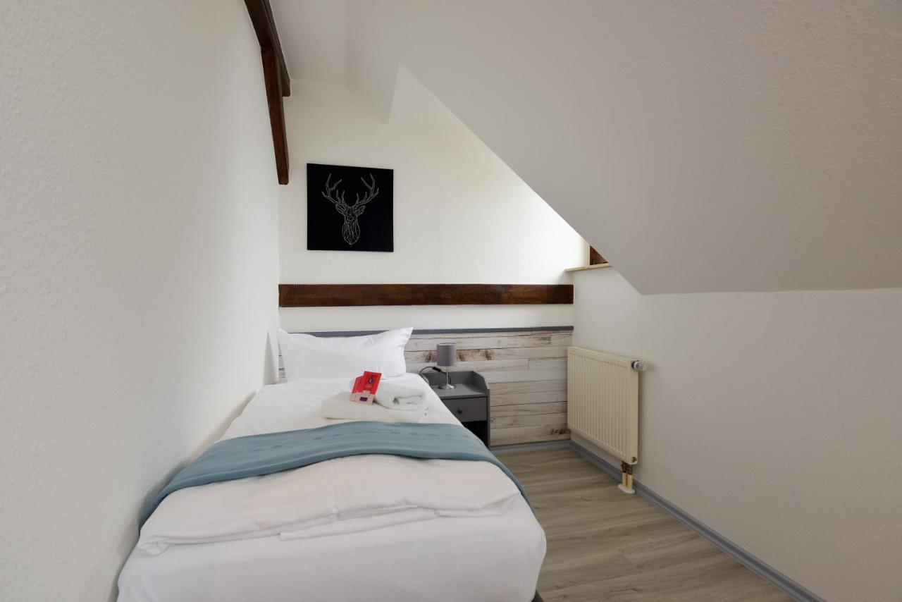 Landhotel Der Distelhof Mit Scheunencafe Dillstadt Room photo