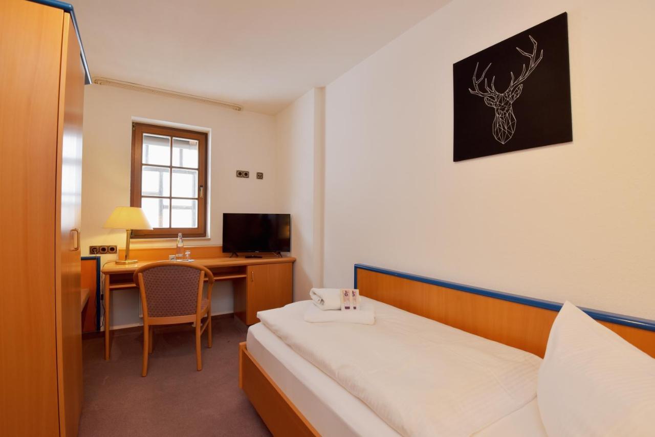 Landhotel Der Distelhof Mit Scheunencafe Dillstadt Room photo