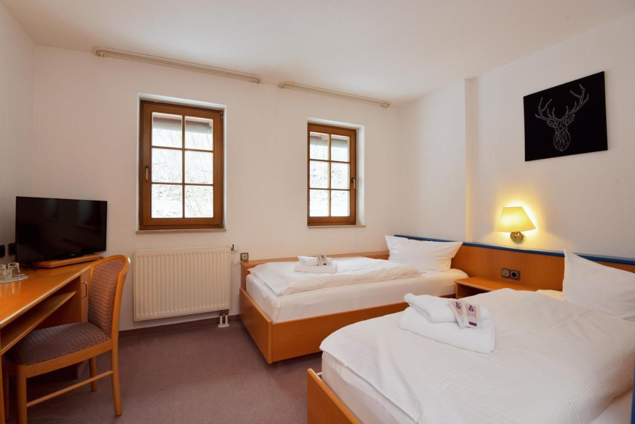 Landhotel Der Distelhof Mit Scheunencafe Dillstadt Room photo